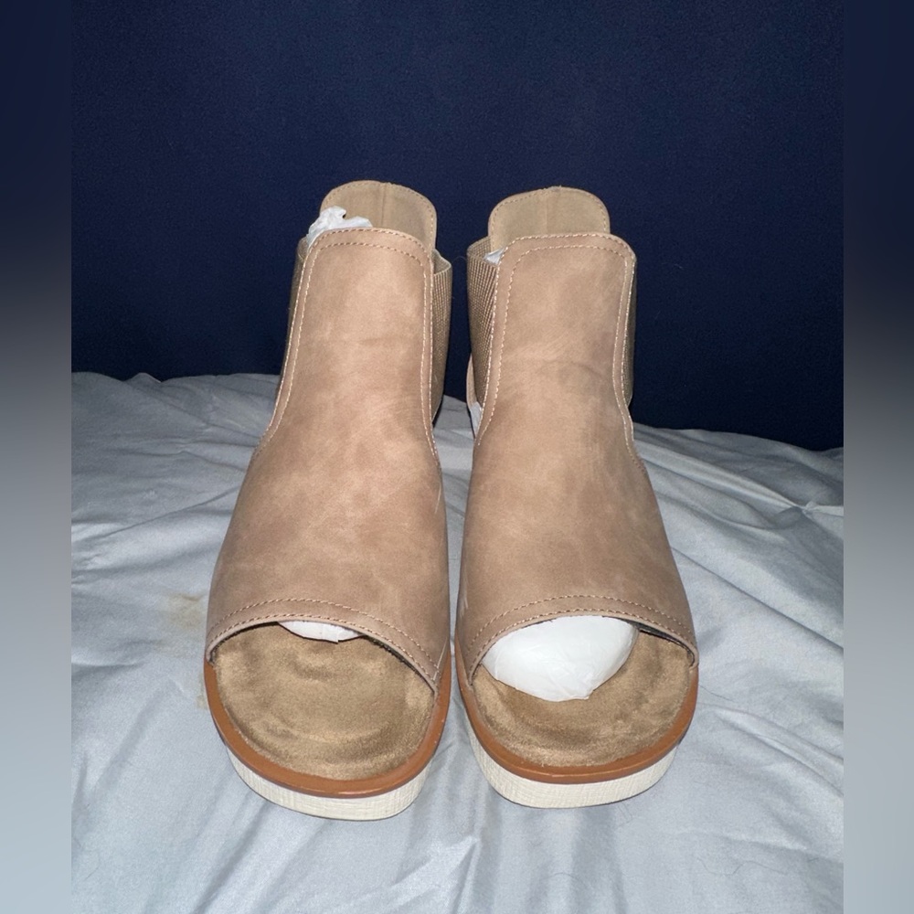 Pierre Dumas Peep Toe Platform Sandals